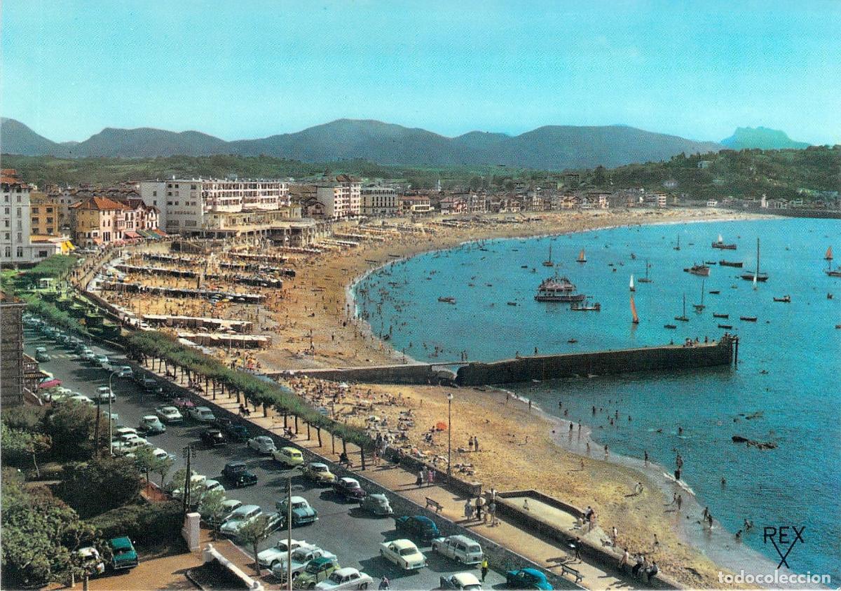 Postales: Postal de la Playa de Saint-Jean-de-Luz con Monta&ntilde;as al Fondo