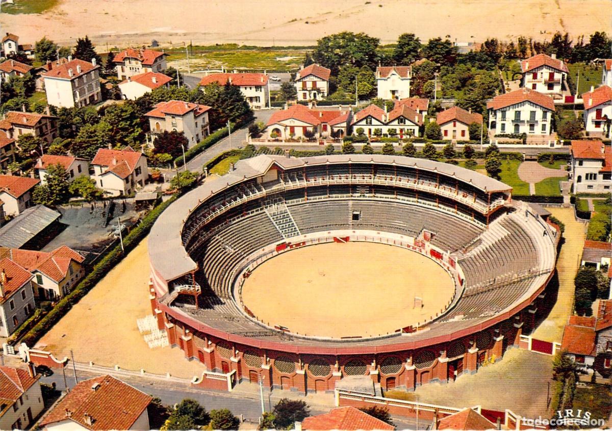 Postales: Postal de la Plaza de Toros de Bayona Vista A&eacute;rea