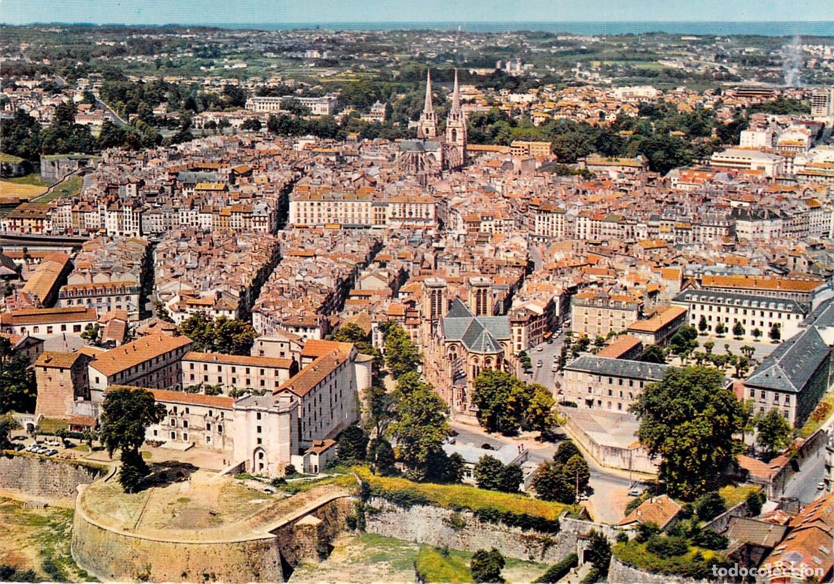 Cartes Postales: Postal de Bayonne, Francia con Vista A&eacute;rea y Catedral
