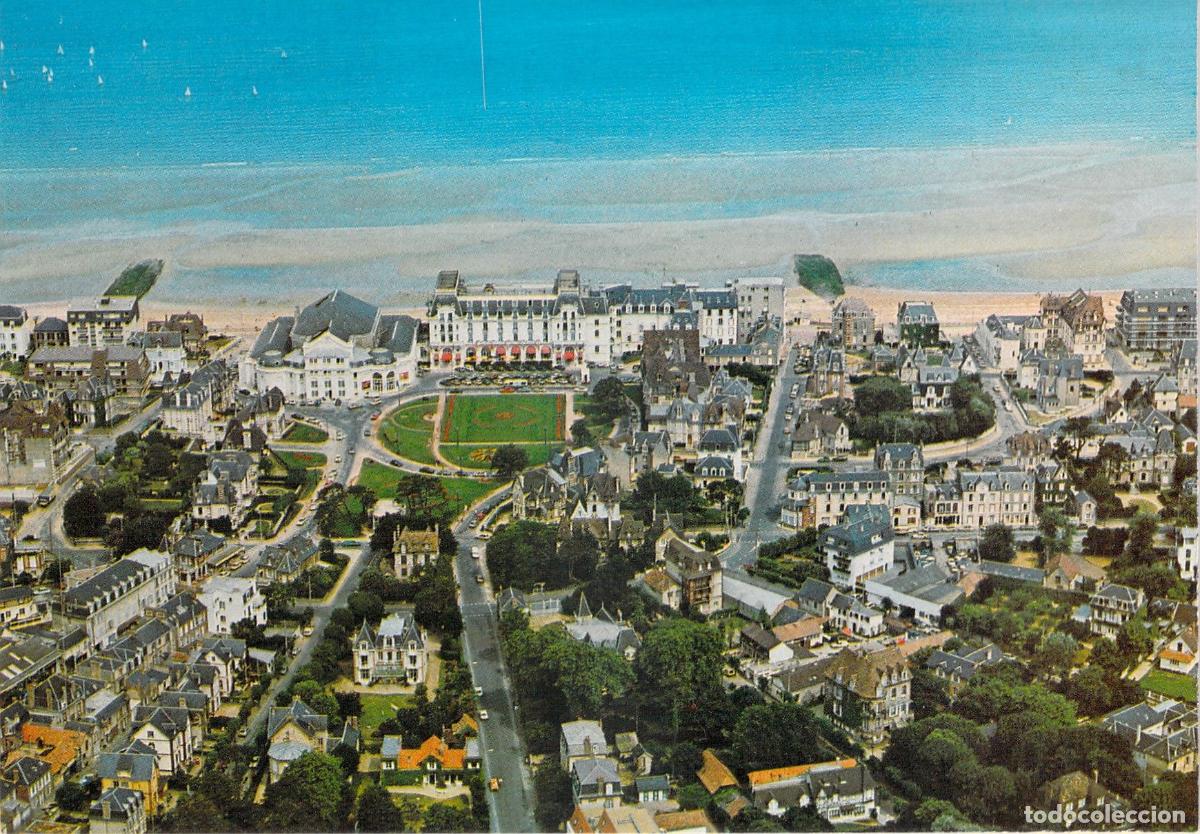 Cartes Postales: Postal de Cabourg Vista A&eacute;rea de la Playa y el Casino