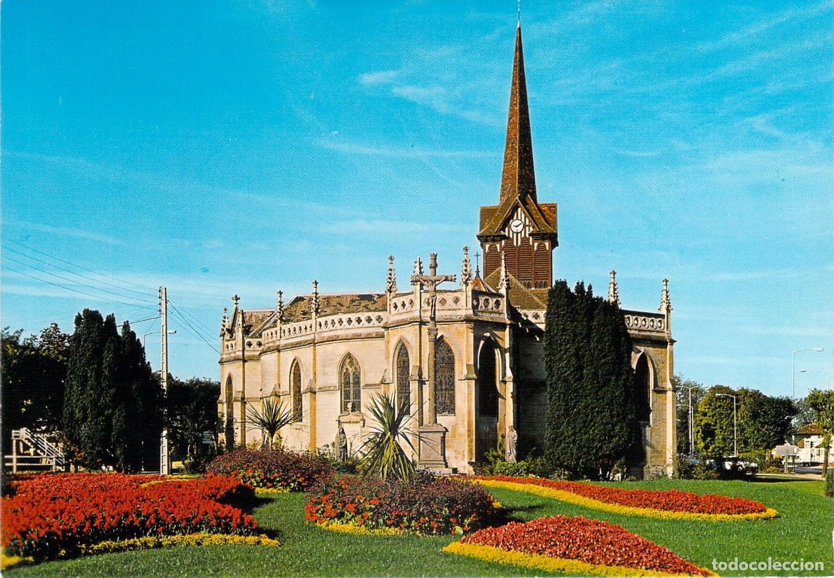 Postales: Postal de la Iglesia y Jardines Florales de Cabourg, Francia