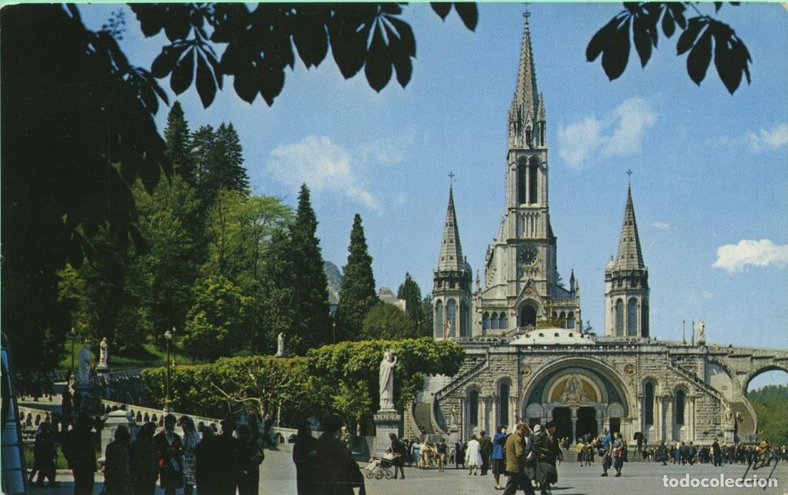 Postales: N&ordm; 20-LOURDES. France. La Basilique et l'Explanade. Sin circular. EDITION YAN