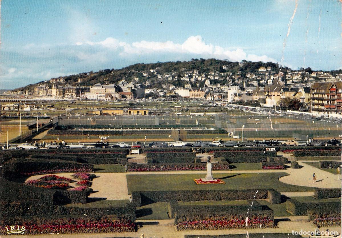 Postales: Postal de los Jardines del Casino con Vista a Trouville, Francia