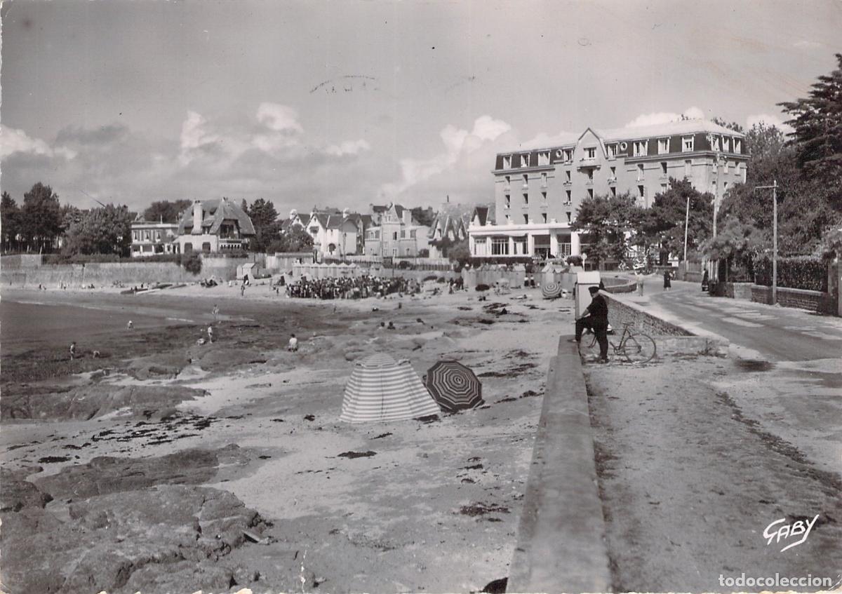 Cartes Postales: Postal de Concarneau Francia L'H&ocirc;tel de Cornouailles y la Playa