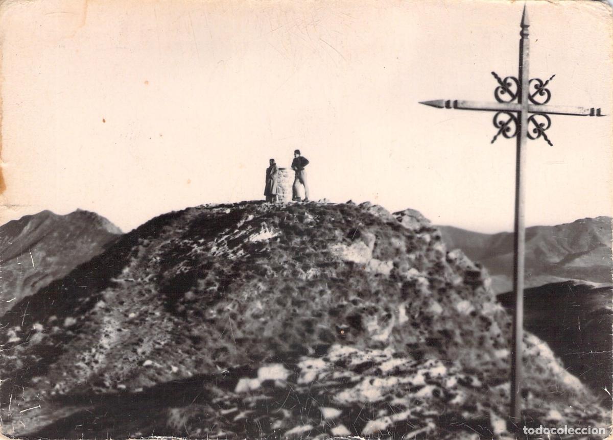 Postales: Postal de la Cumbre de Puy-Mary con Cruz y Monta&ntilde;istas, Francia