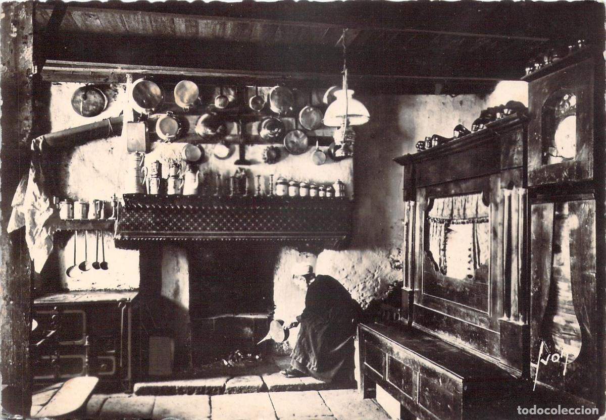 Postales: Postal de Interior Bret&oacute;n Tradicional con Chimenea