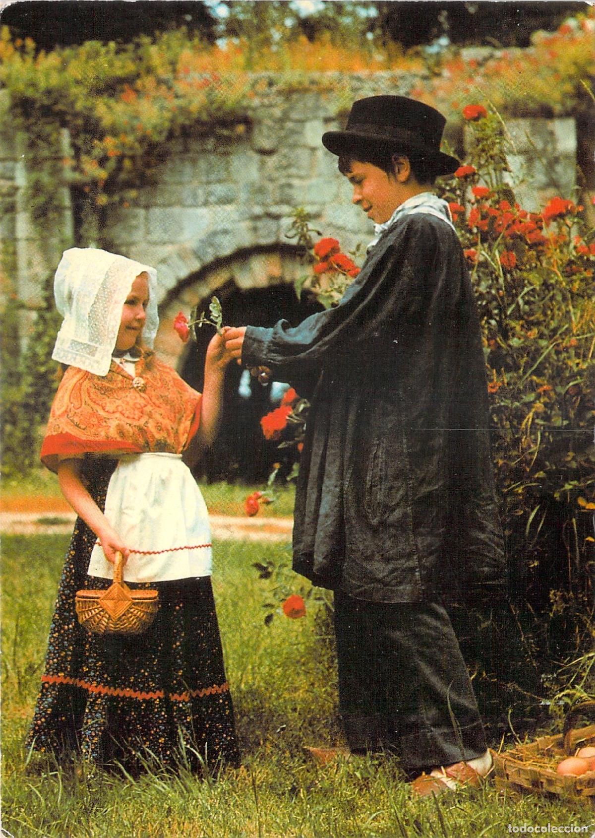 Postales: Postal de Ni&ntilde;os con Traje Tradicional de Charente Francia