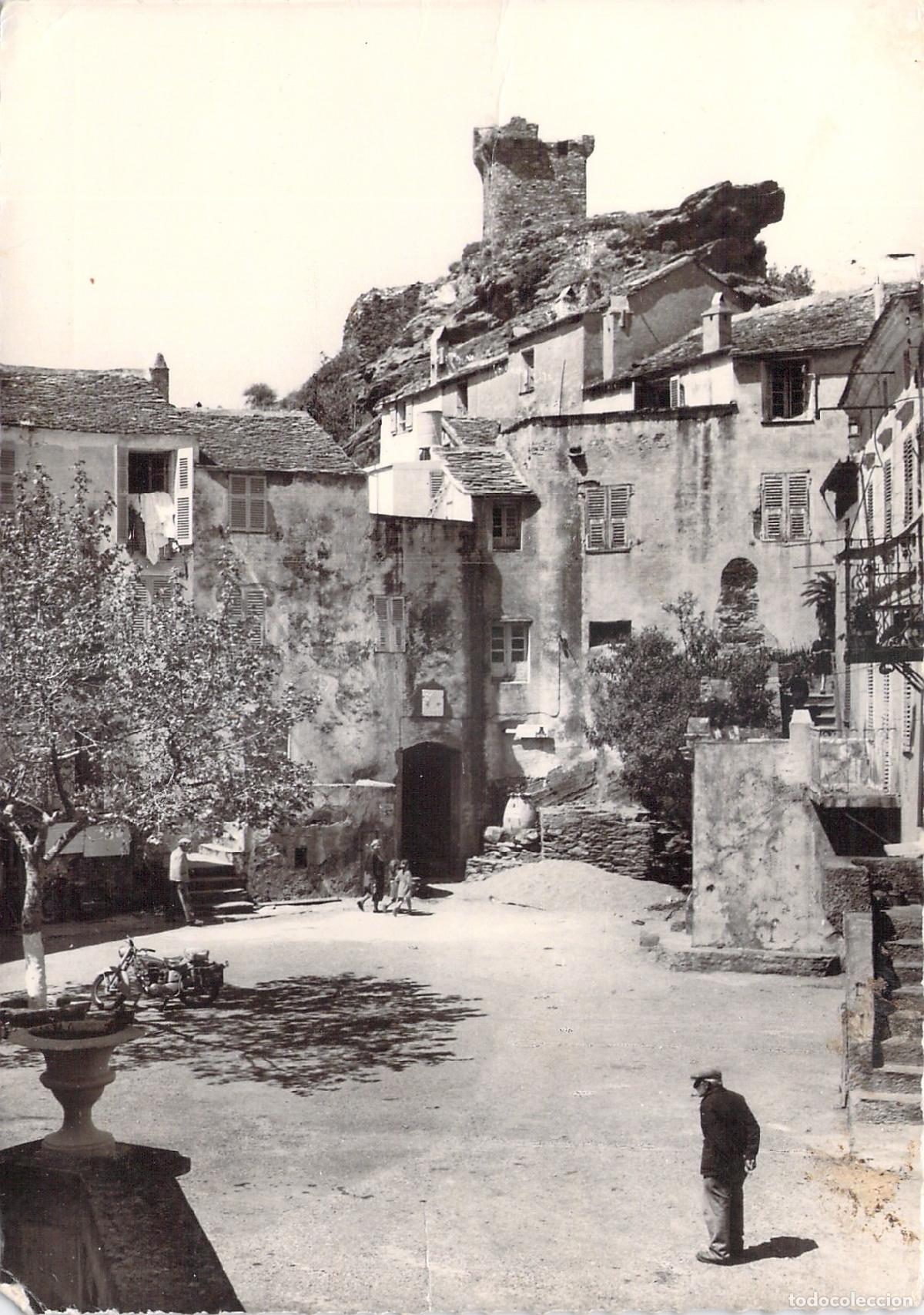 Postkarten: Postal de Nonza C&oacute;rcega con Vista de la Plaza y Torre Hist&oacute;rica