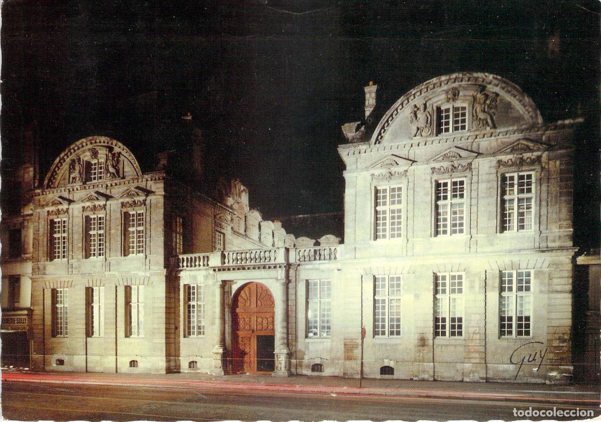 Cartoline: Postal de Par&iacute;s: H&ocirc;tel de Sully de Noche, Quartier du Marais