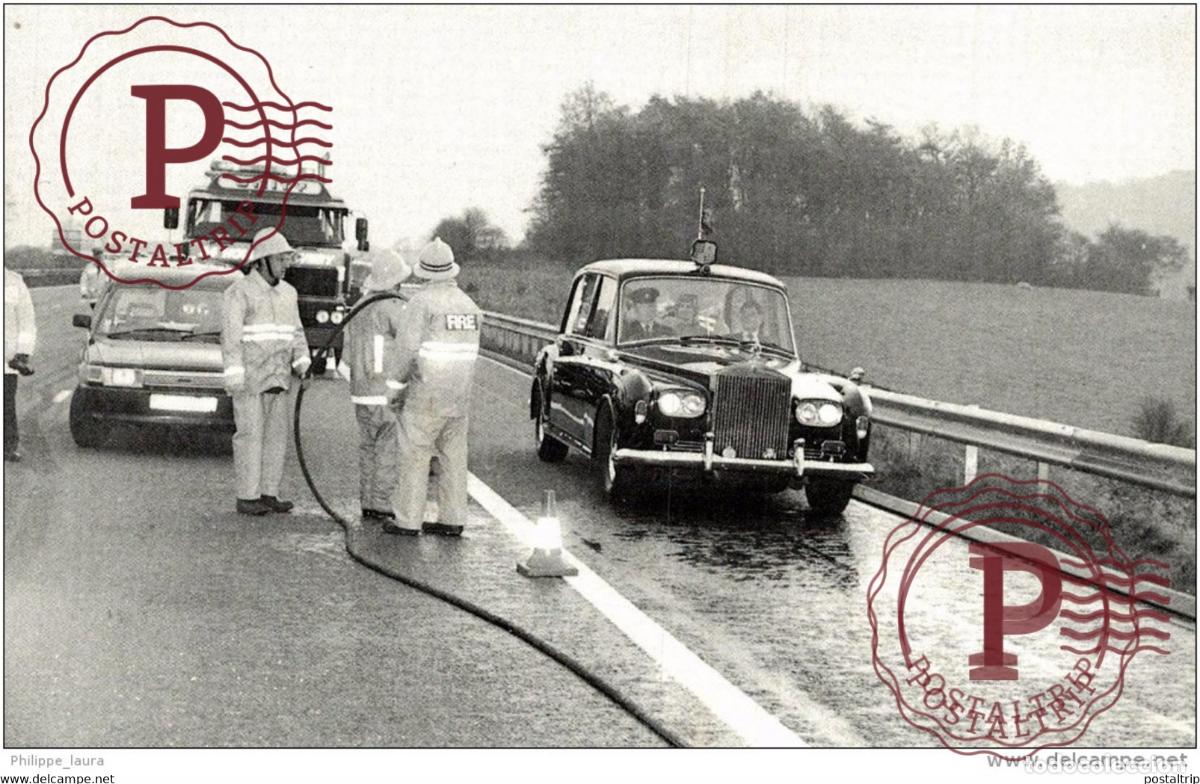 Postales: FRIDAY 17th NOVEMBER 1989 H.M THE QUEENS LIMOUSINE PASSES BY THE SCENE OF A M.1 MOTORWAY ACCIDENT