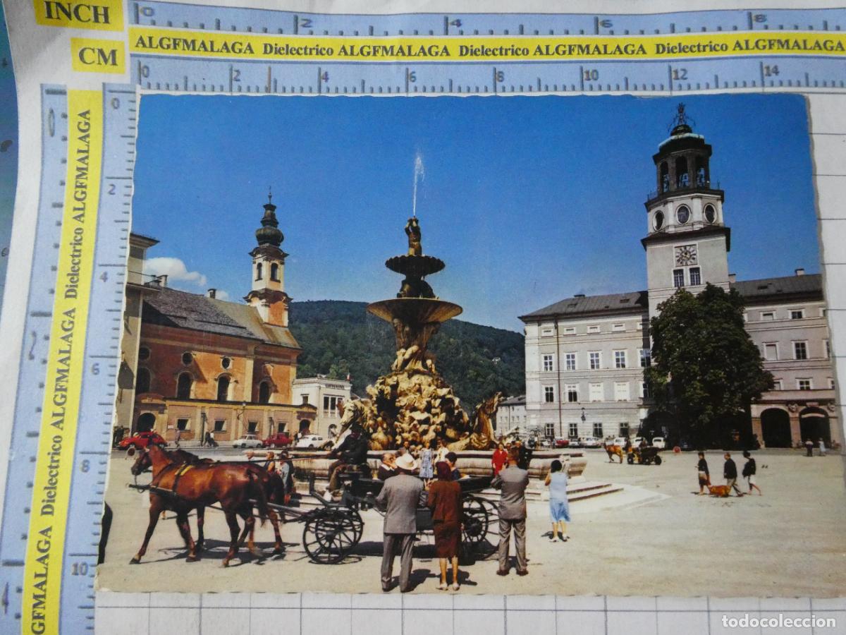 Postales: POSTAL DE AUSTRIA. SALZBURGO RESIDENZPLATZ MIT BRUNNEN GLOCKENSPIEL UND CAF&Eacute; . 2651