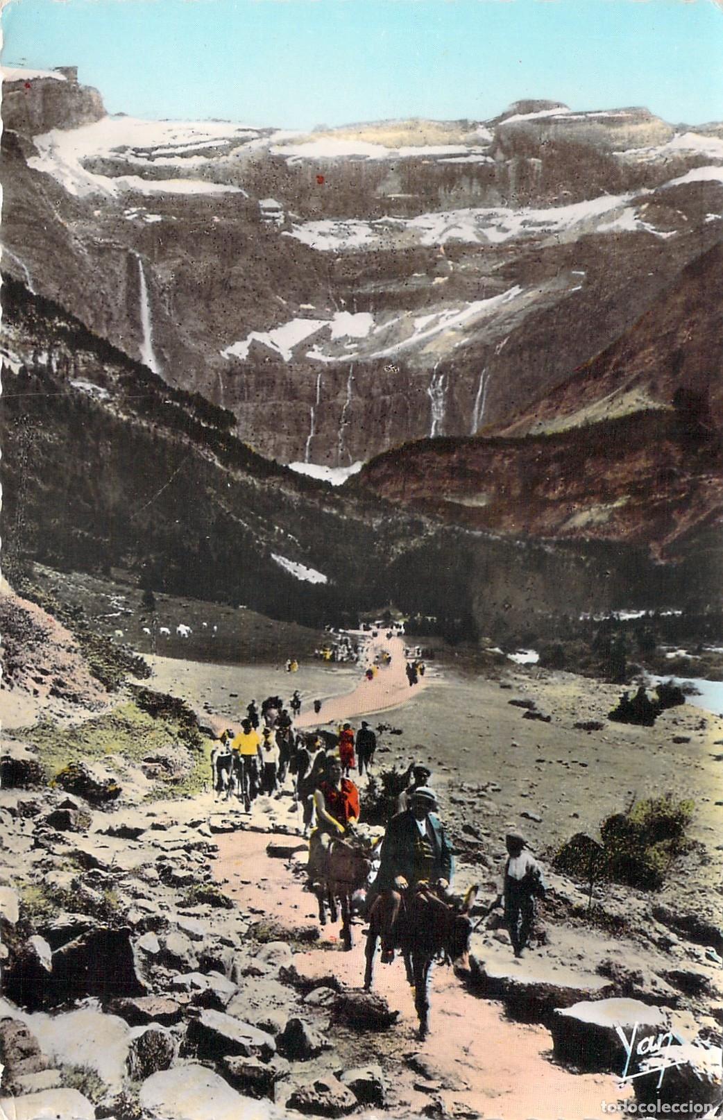 Postales: Postal del Circo de Gavarnie con Excursionistas en Mula