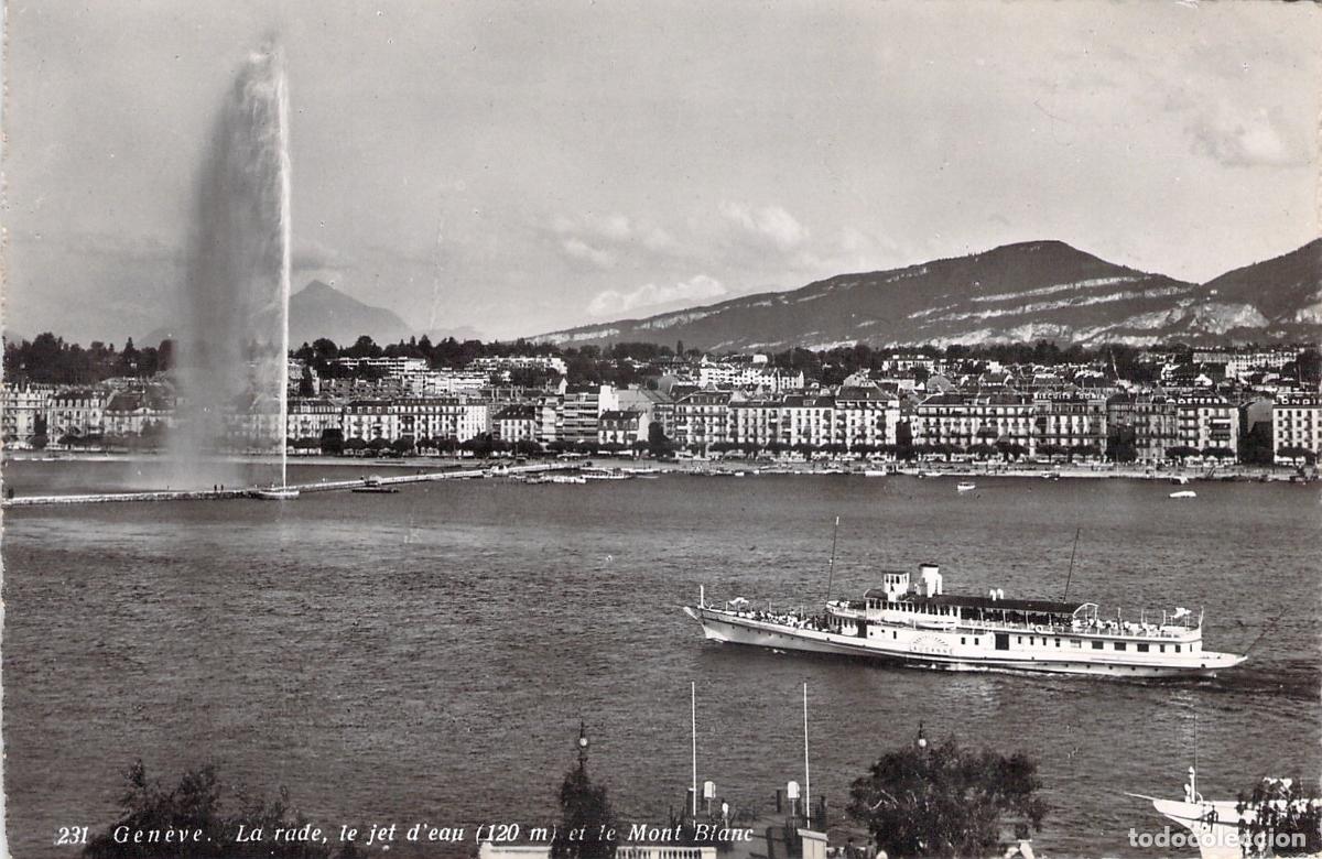 Postales: Postal de Ginebra, Suiza con el Jet d'Eau y Barco en el Lago Lem&aacute;n