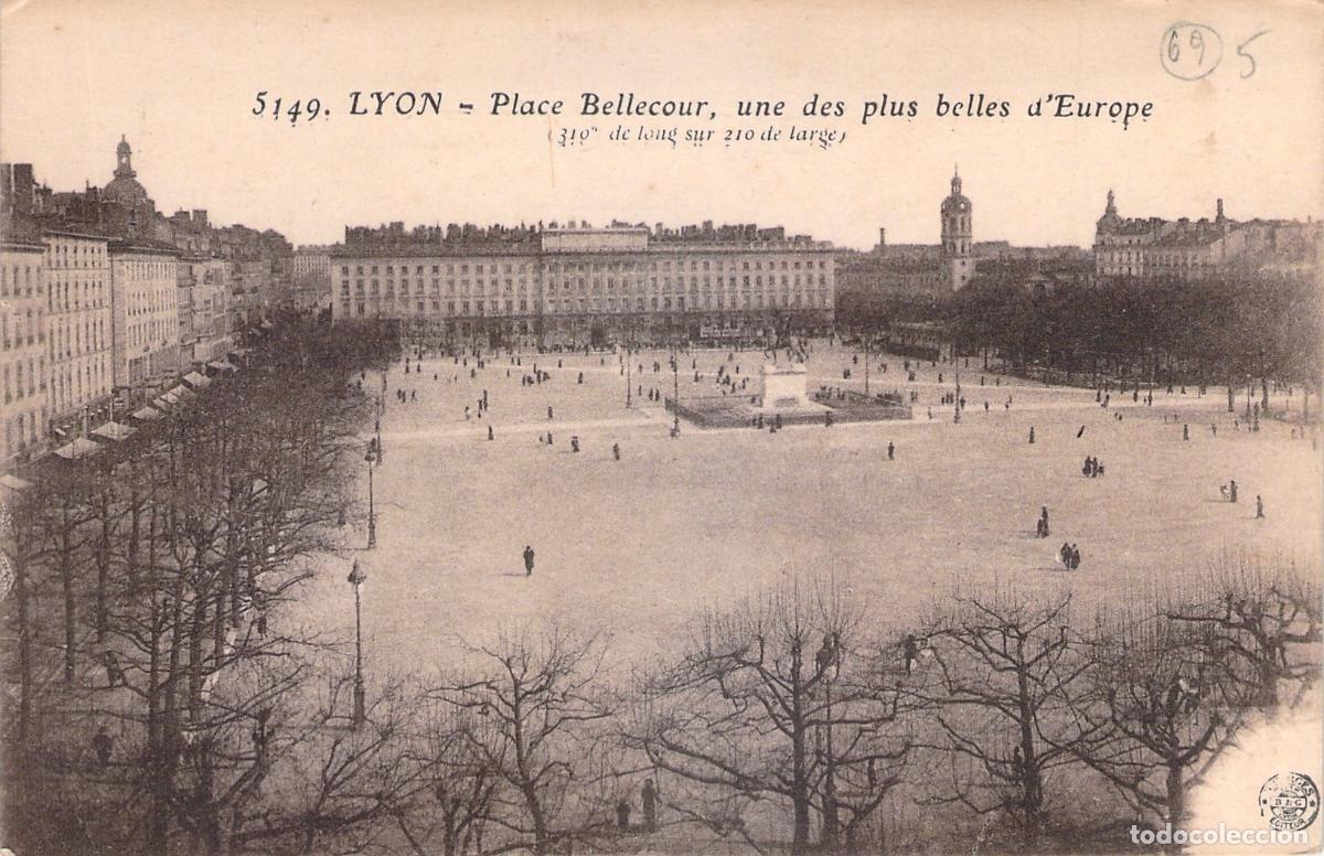 Postales: Postal de la Plaza Bellecour en Lyon Francia