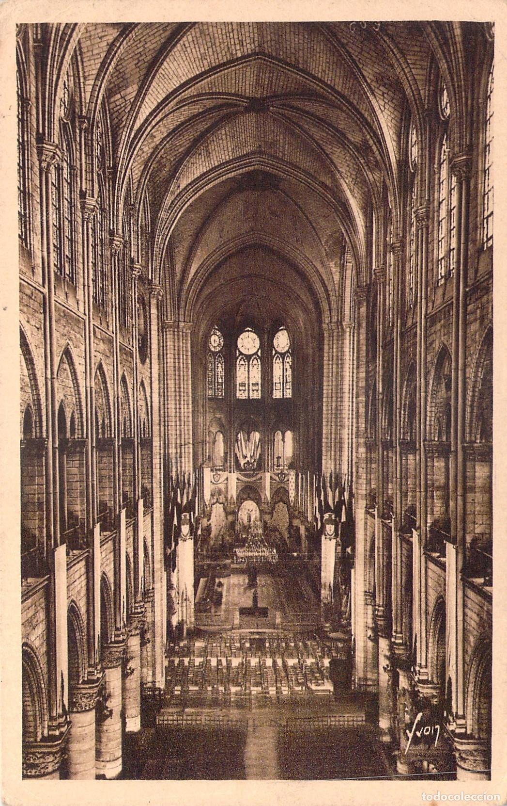 Postales: Postal del Interior de la Catedral de Notre-Dame en Par&iacute;s