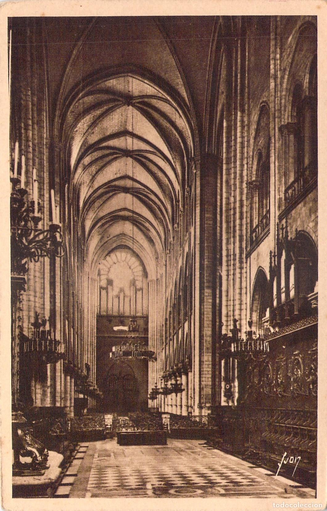 Postcards: Postal del Interior de la Catedral de Notre-Dame en Par&iacute;s