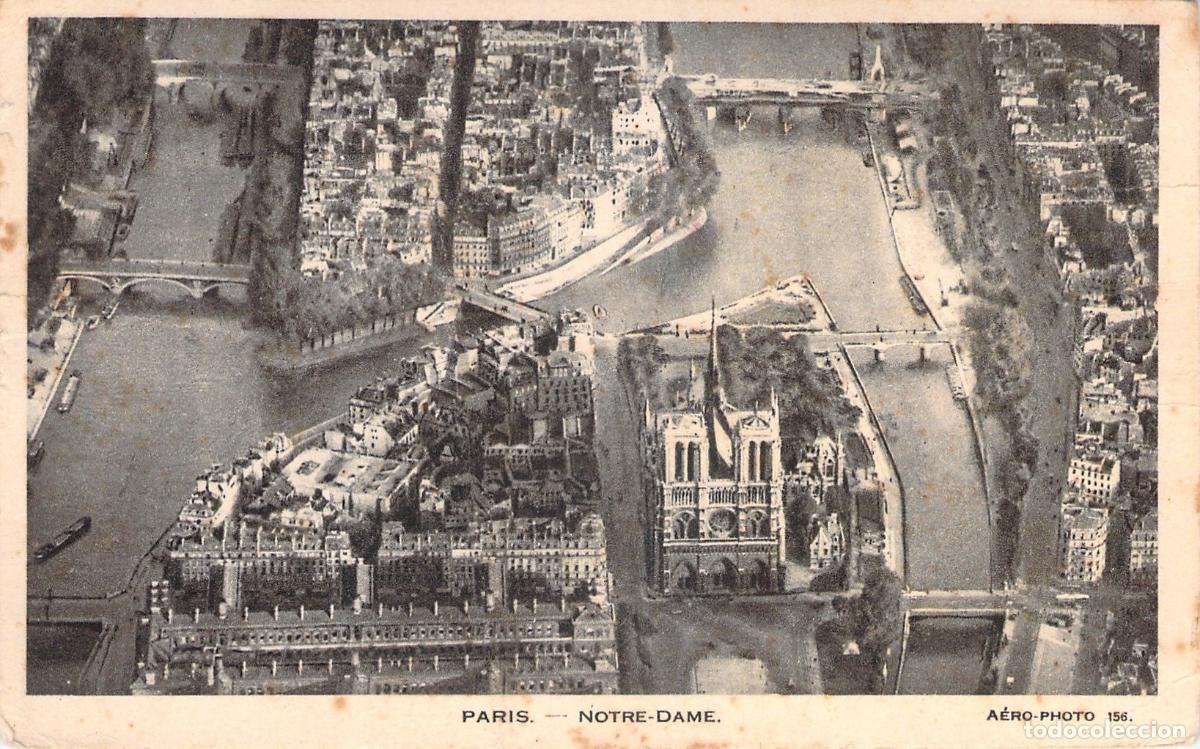 Postcards: Postal de Vista A&eacute;rea de Notre-Dame y el R&iacute;o Sena en Par&iacute;s