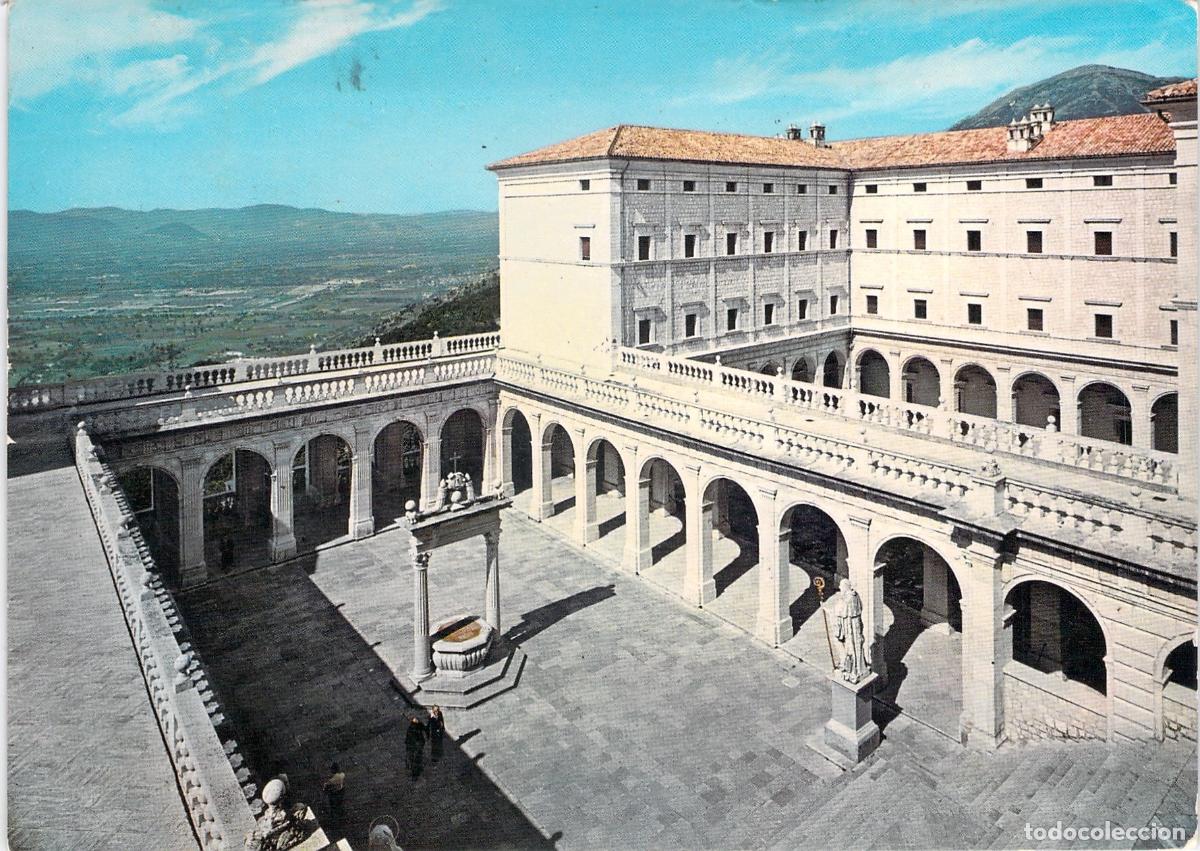 Postales: Postal Claustro Bramantesco de la Abad&iacute;a de Montecassino Italia