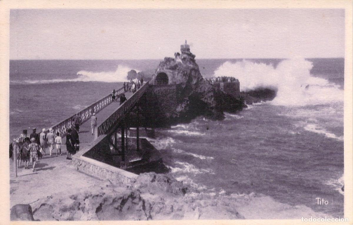 Postales: Postal de Biarritz - Roca de la Virgen con Gran Ola - Costa Vasca