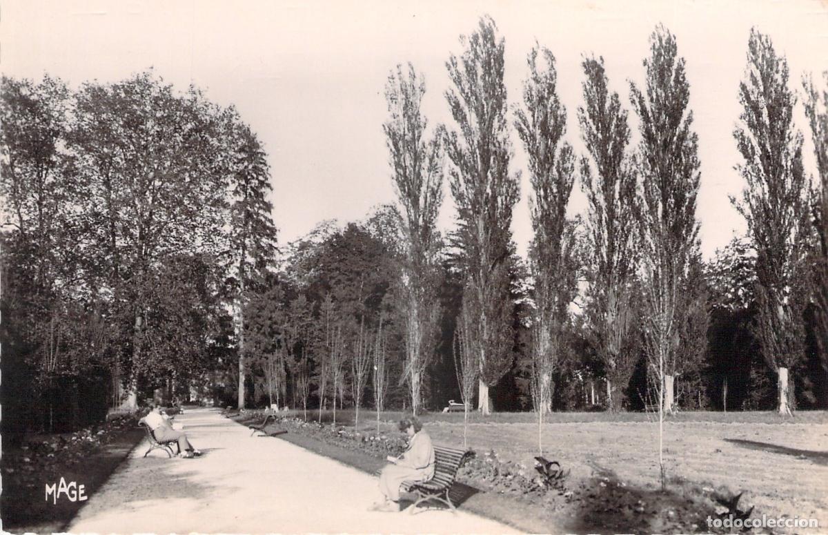 Postcards: Postal de Coulommiers - Le Parc des Capucins