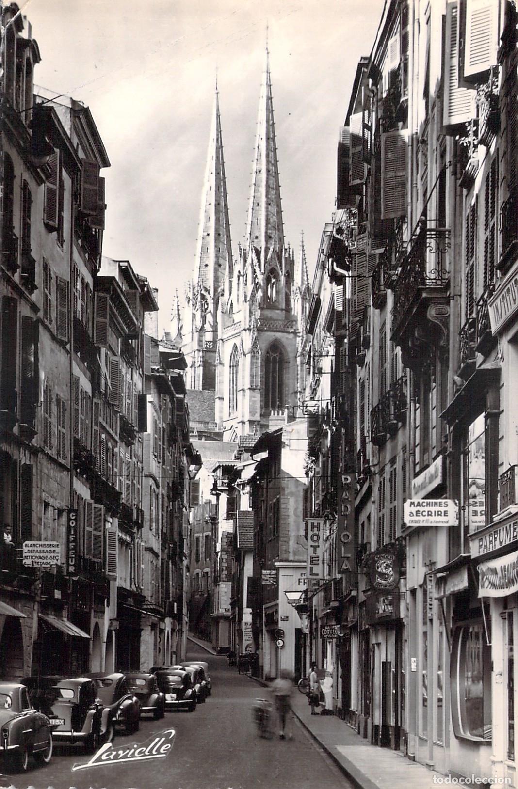 Postales: Postal de Bayona con Vista de la Catedral y Calle, Francia