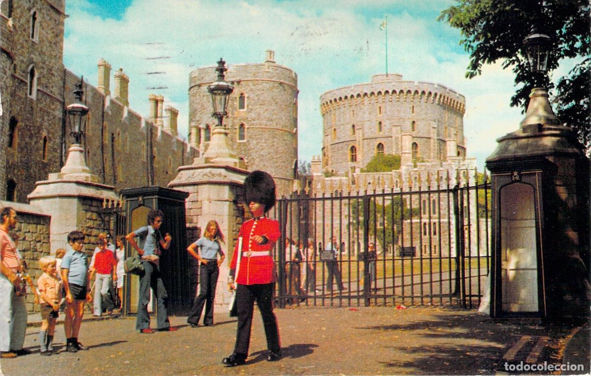 Postales: Postal del Castillo de Windsor con Guardia Real, Inglaterra