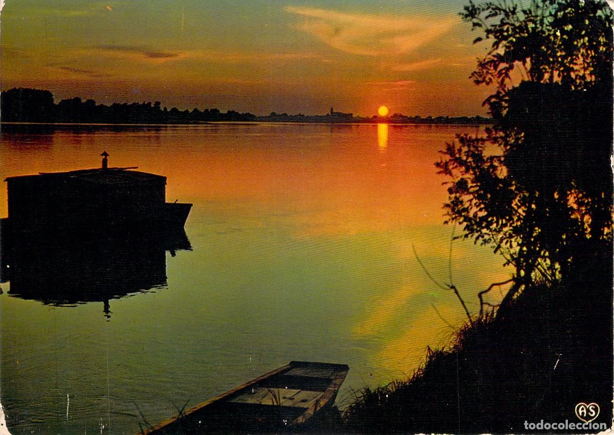 Postcards: Postal de Atardecer Rom&aacute;ntico en el R&iacute;o con Poes&iacute;a de Lamartine