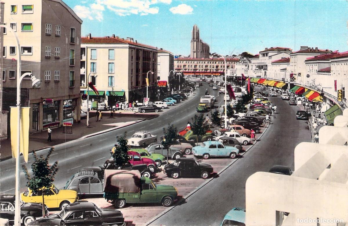 Postales: Postal Royan Calle de la Rep&uacute;blica y Campanario de Notre-Dame Francia