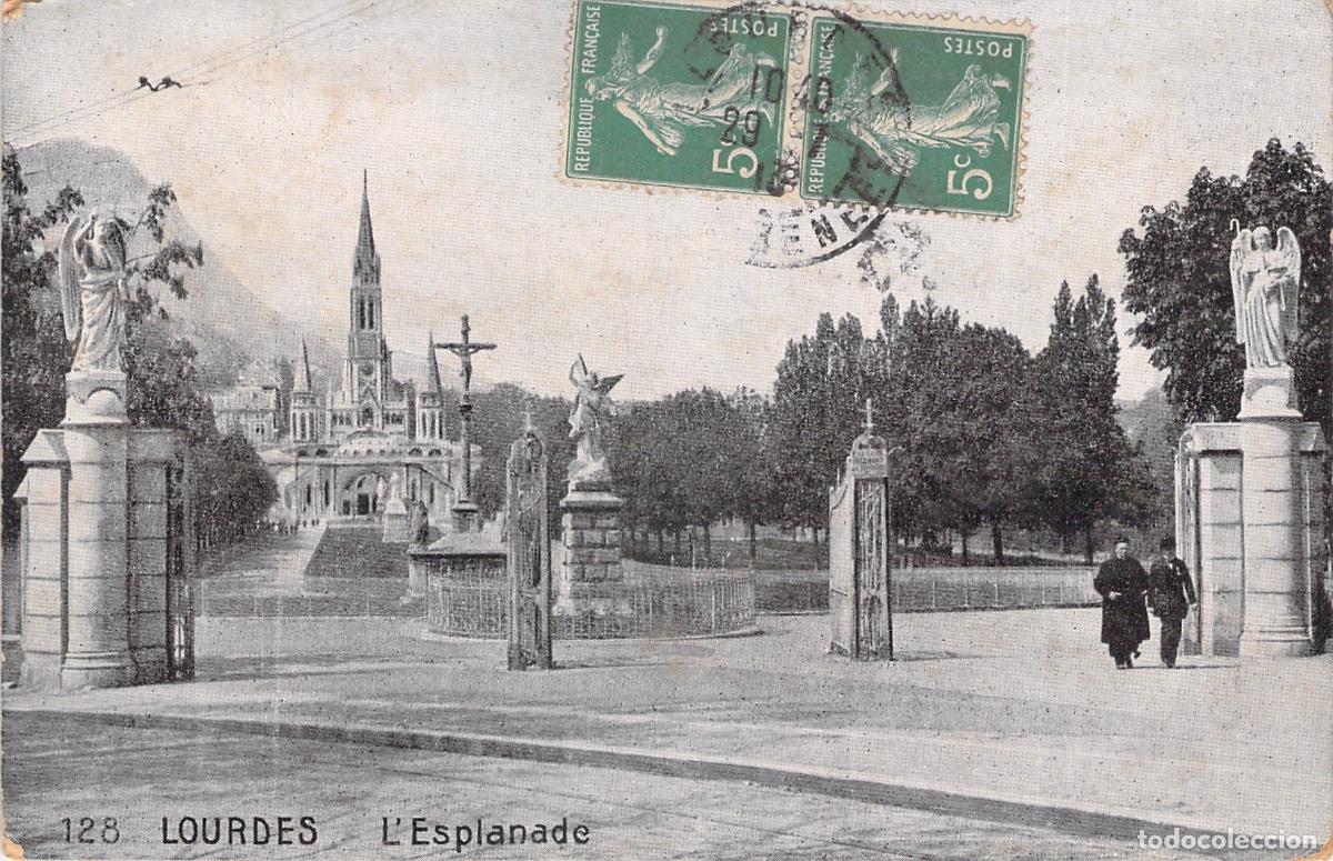 Postales: Postal de la Explanada del Santuario de Lourdes con Bas&iacute;lica, Francia