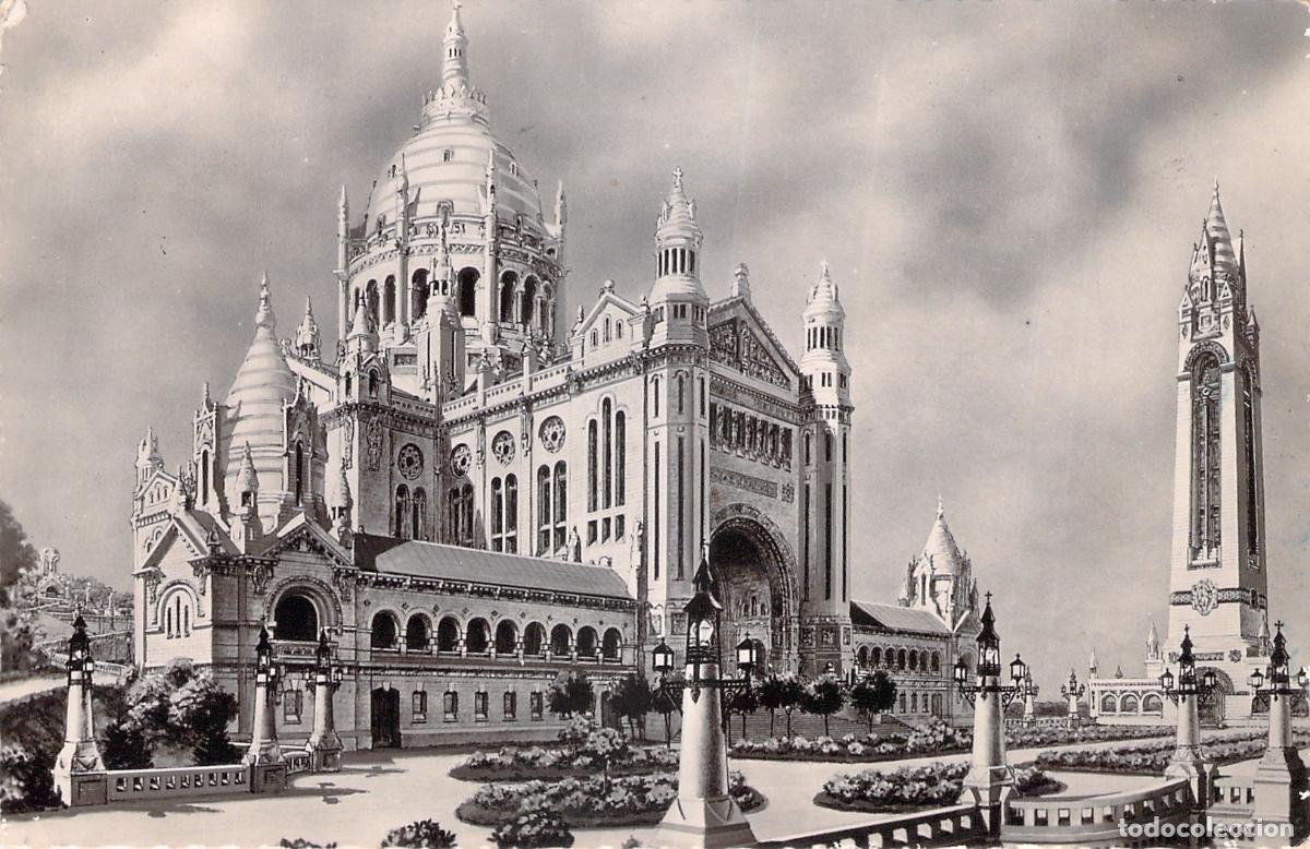 Postales: Postal de la Bas&iacute;lica de Lisieux con Panorama General en Francia