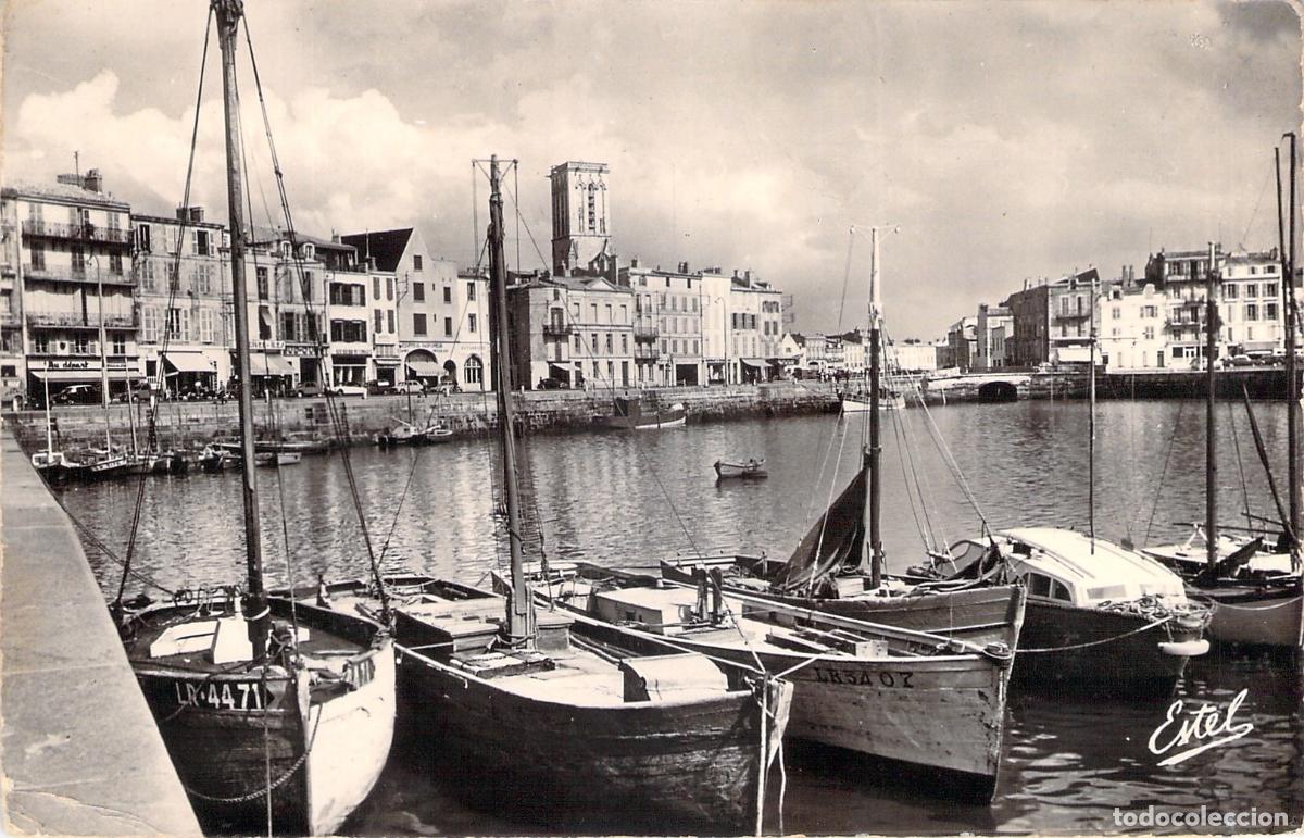 Postkarten: Postal de La Rochelle - El Puerto y la Iglesia Saint-Sauveur