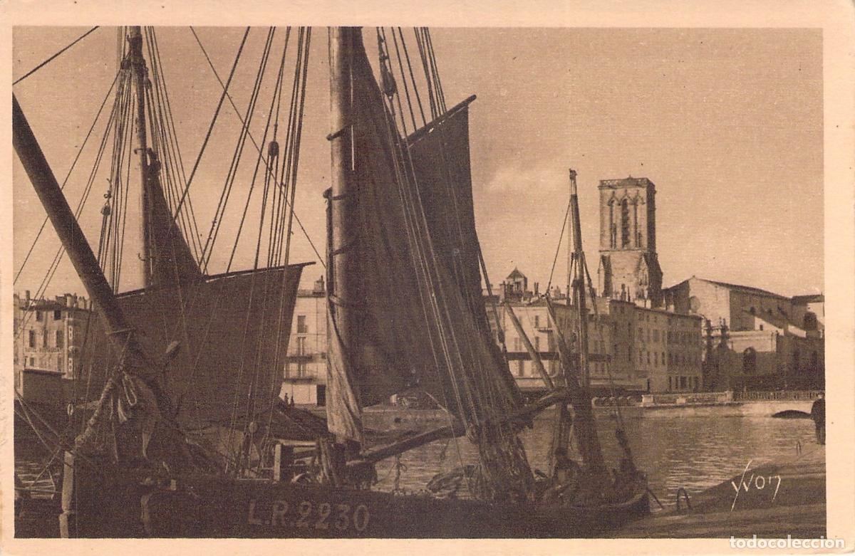 Postales: Postal de La Rochelle: Vista de los Muelles e Iglesia de Saint-Sauveur