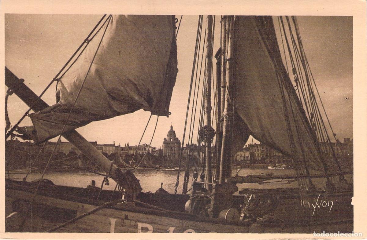 Postales: Postal de La Rochelle, Un Rinc&oacute;n del Puerto con Barco de Vela