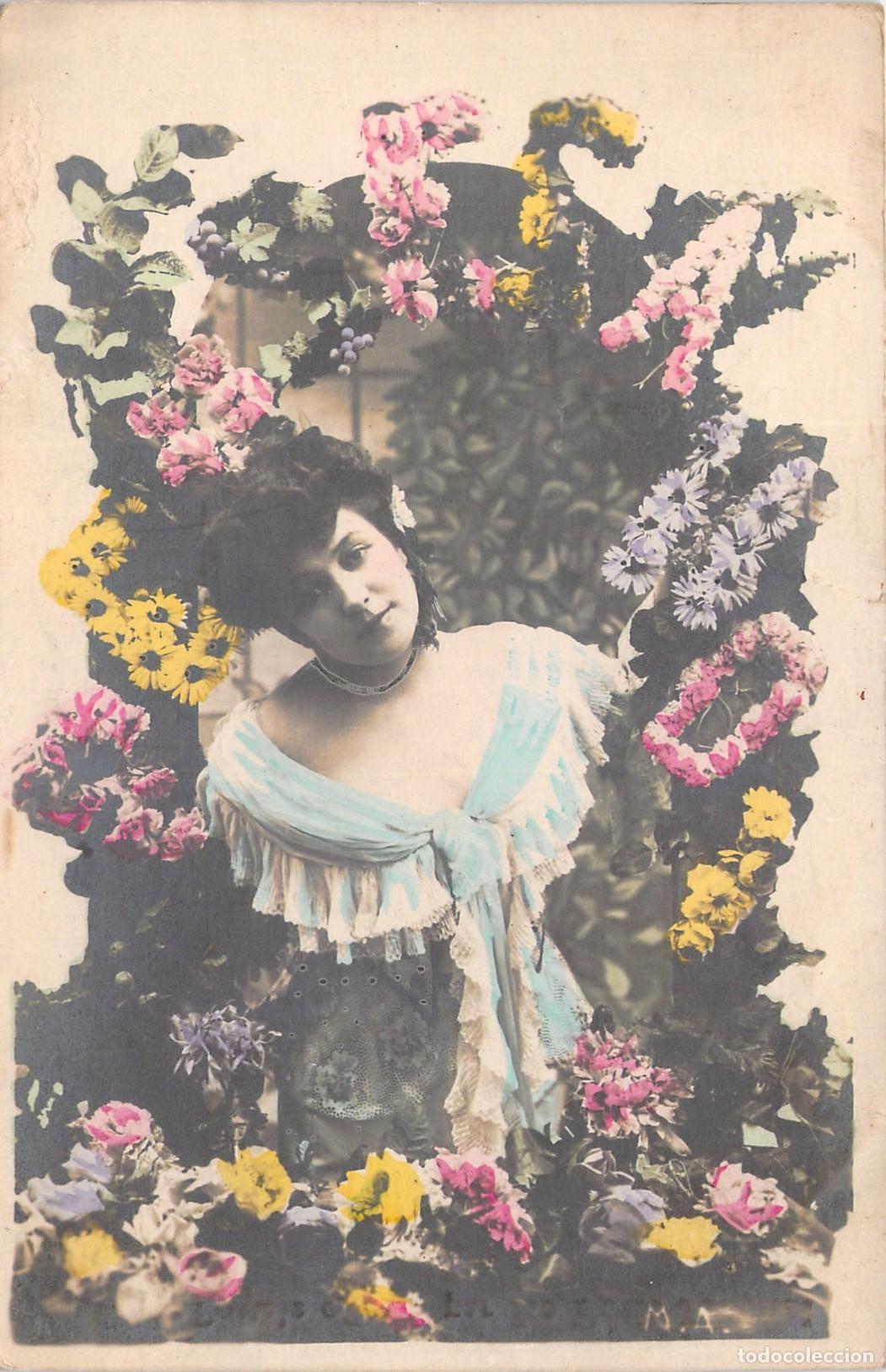Postales: Postal de Retrato de Mujer Elegante con Marco de Flores, Le Petit Journal