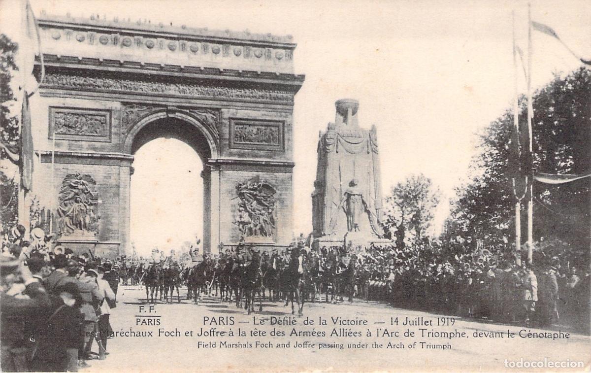 Postales: Postal del Desfile de la Victoria en Par&iacute;s con Mariscales Foch y Joffre