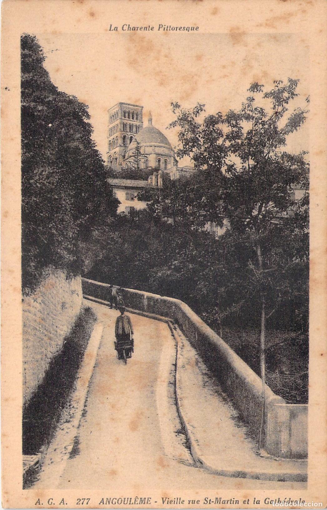 Postales: Postal de Angulema: Calle St-Martin y la Catedral