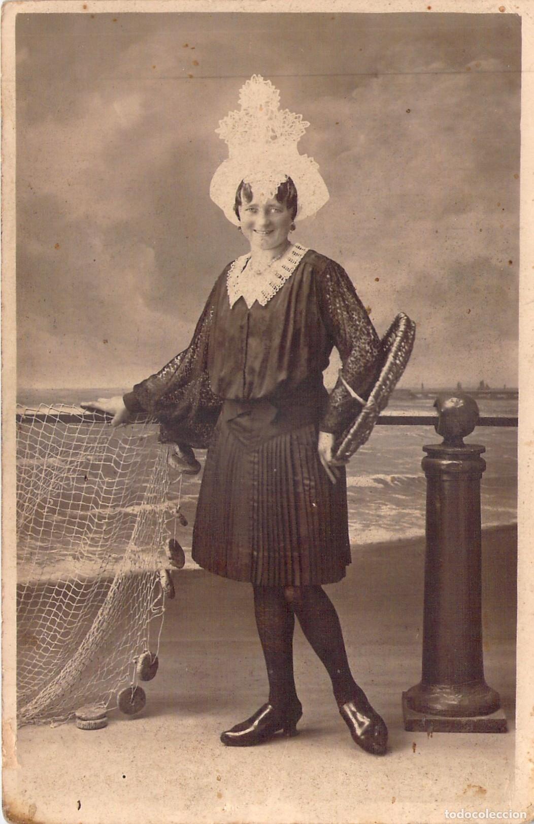 Postales: Postal de Retrato de Mujer con Cofia y Traje Tradicional de Breta&ntilde;a