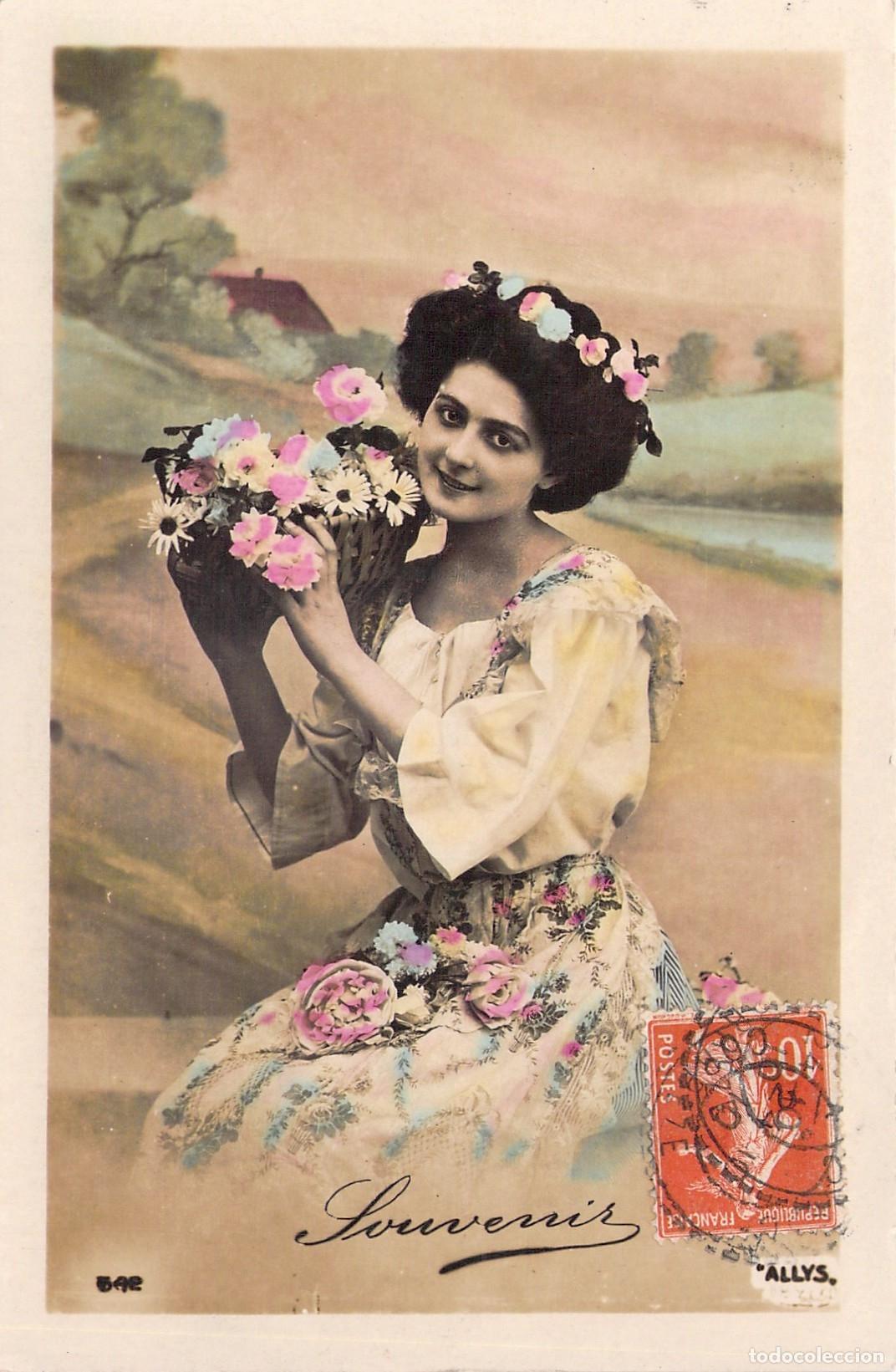Postales: Postal Antigua de Retrato de Mujer con Flores Souvenir