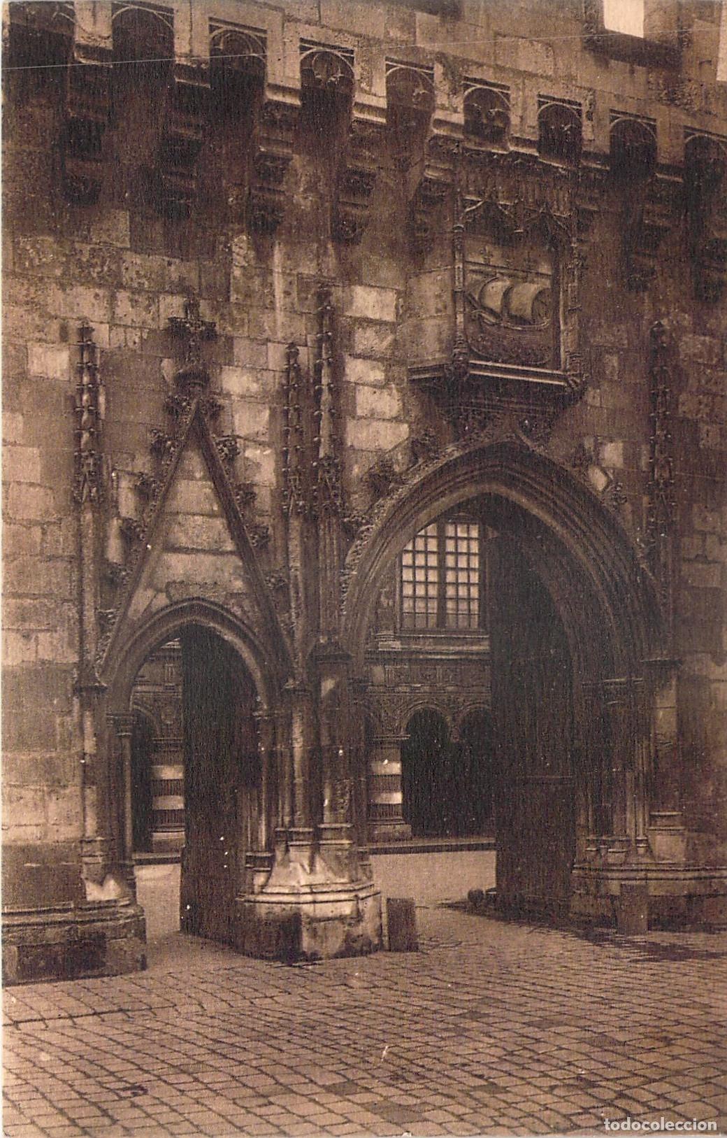 Cartes Postales: Postal de la Puerta del Ayuntamiento de La Rochelle