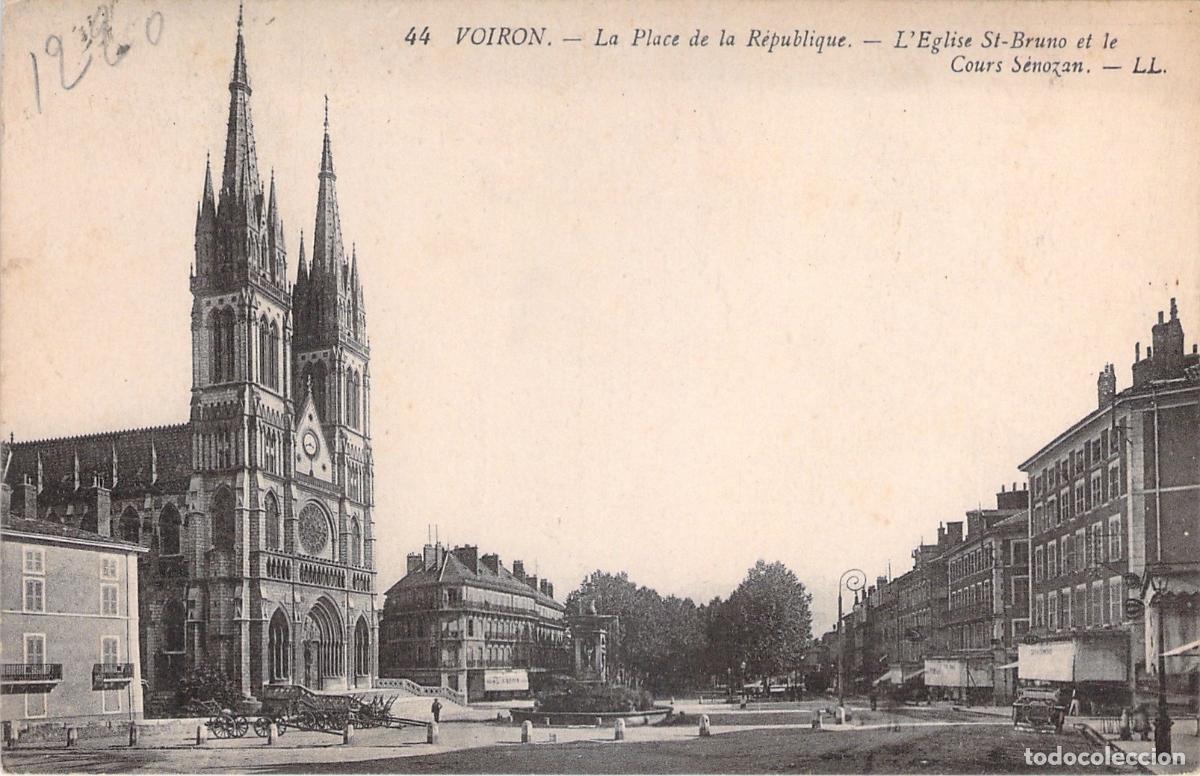 Postales: Postal de Voiron Iglesia de San Bruno y Plaza de la Rep&uacute;blica