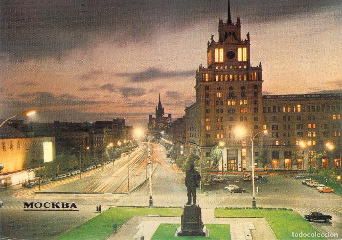 Postales: Postal de la Plaza Mayakovsky en Mosc&uacute; de Noche