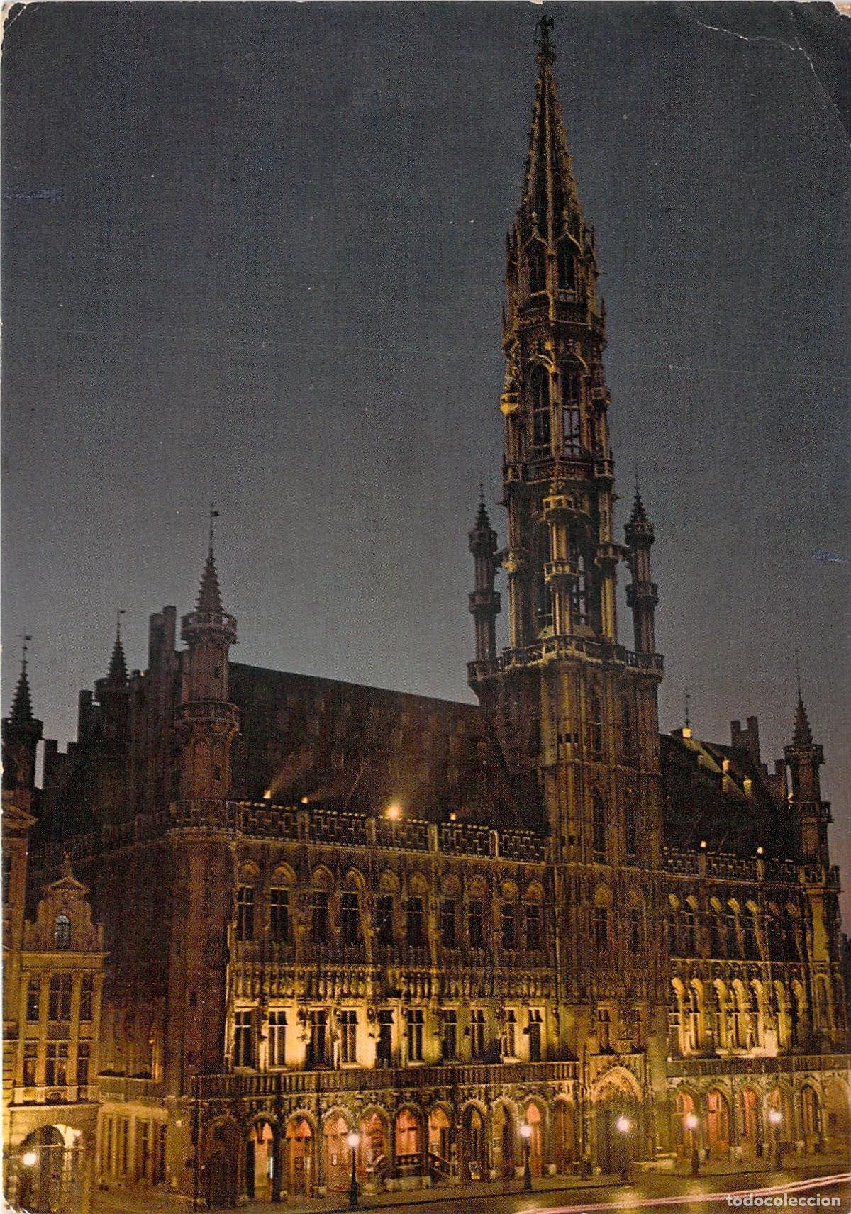 Postales: Postal de la Grand Place y el Ayuntamiento de Bruselas de Noche
