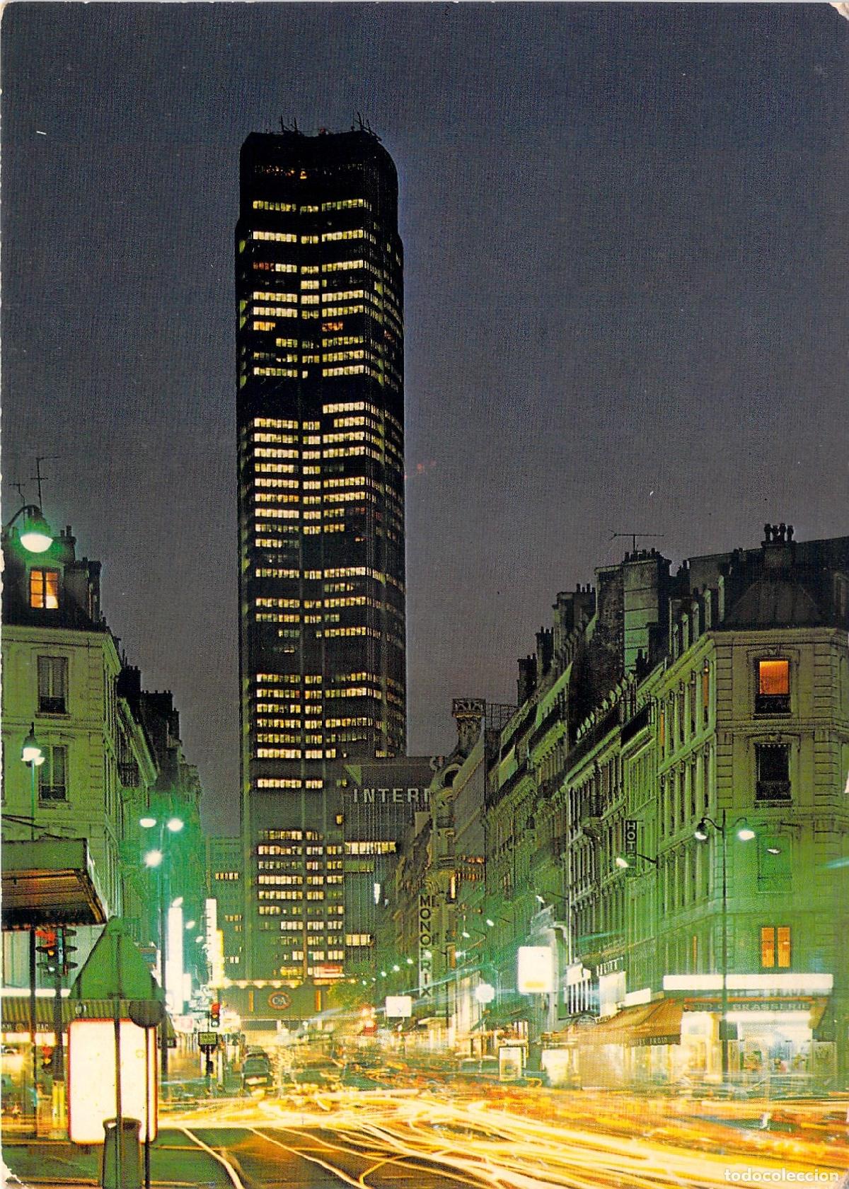 Postales: Postal Paris la Nuit Rue des Rennes y Torre Montparnasse