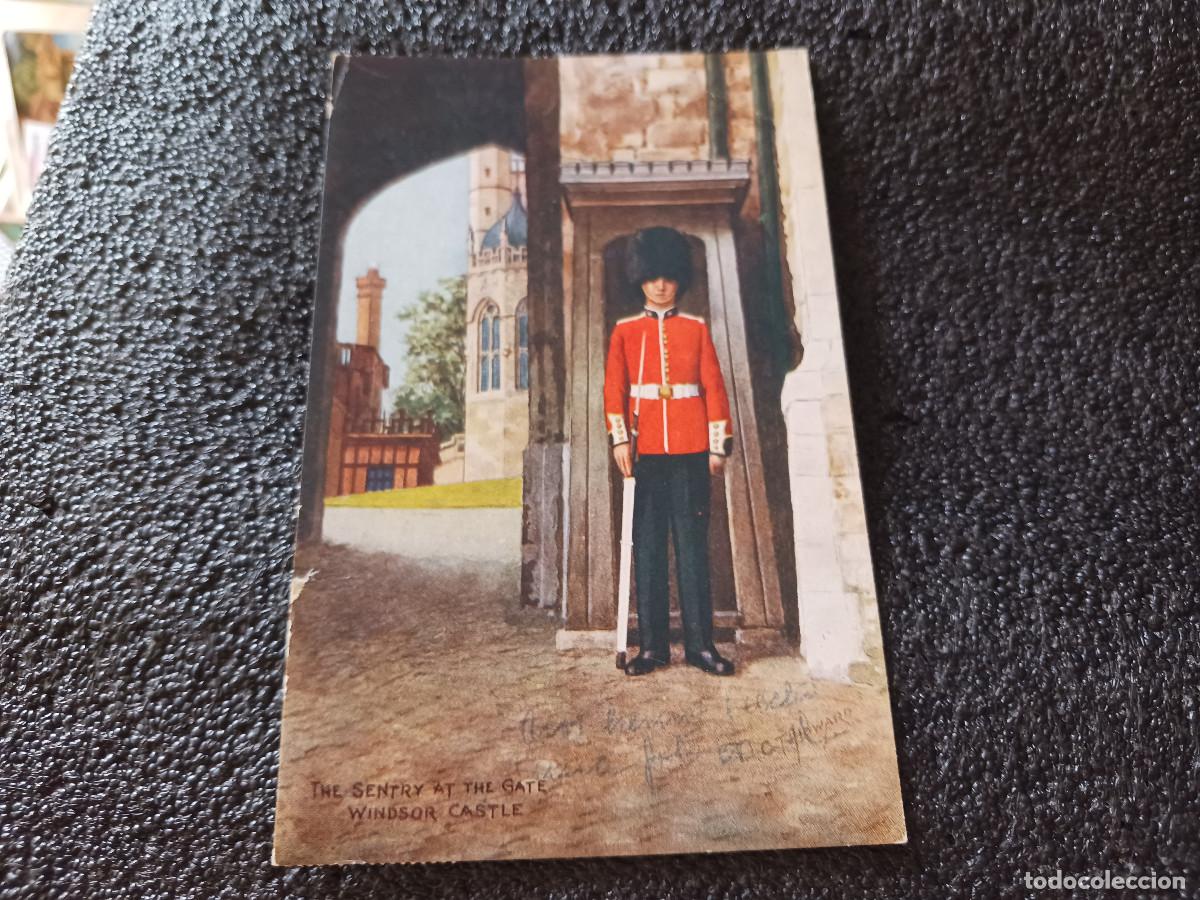 Postales: the sentry at the gate windsor castle, ed. salmon, circulada 1958