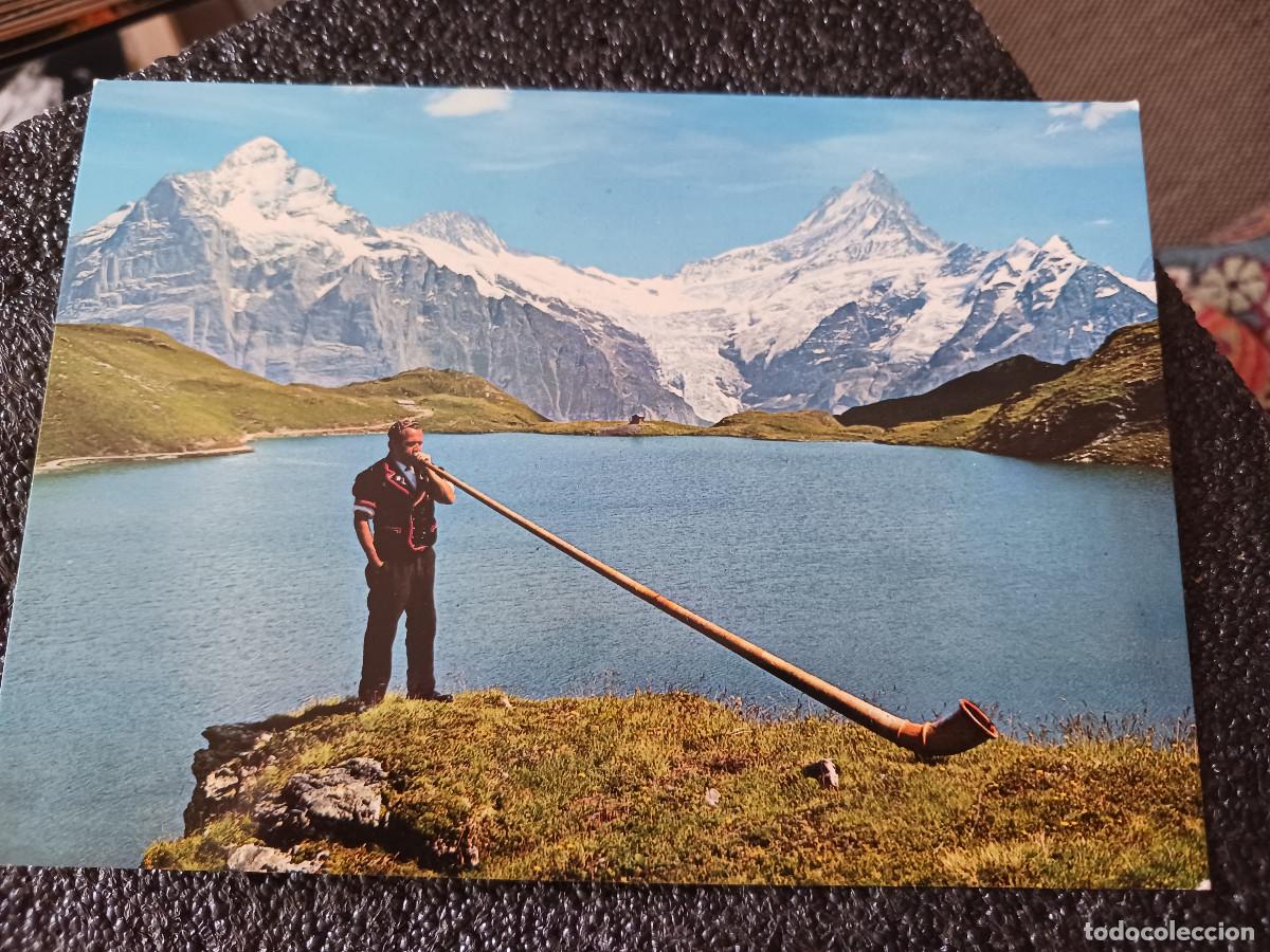 Postales: musico de trompa alpina en bachalpsee