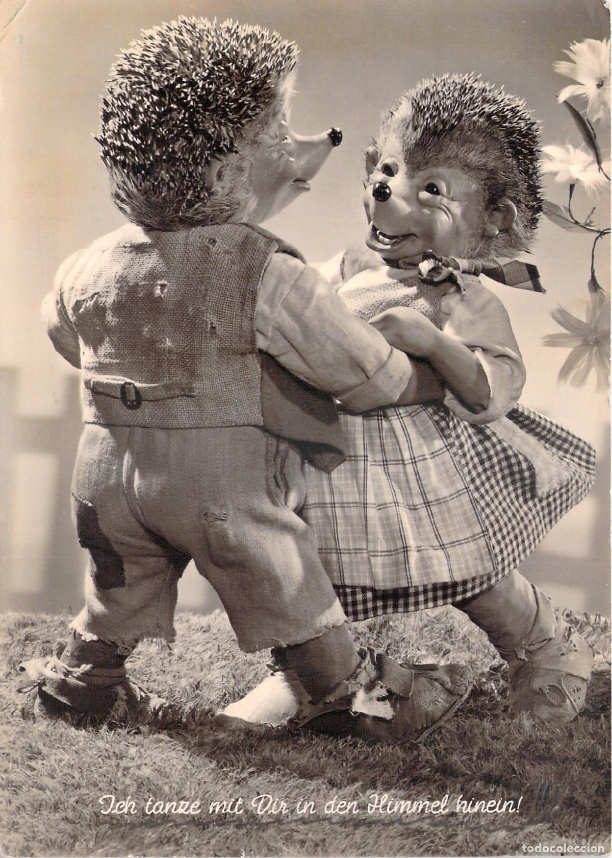 Postales: Postal de erizos Mecki bailando juntos