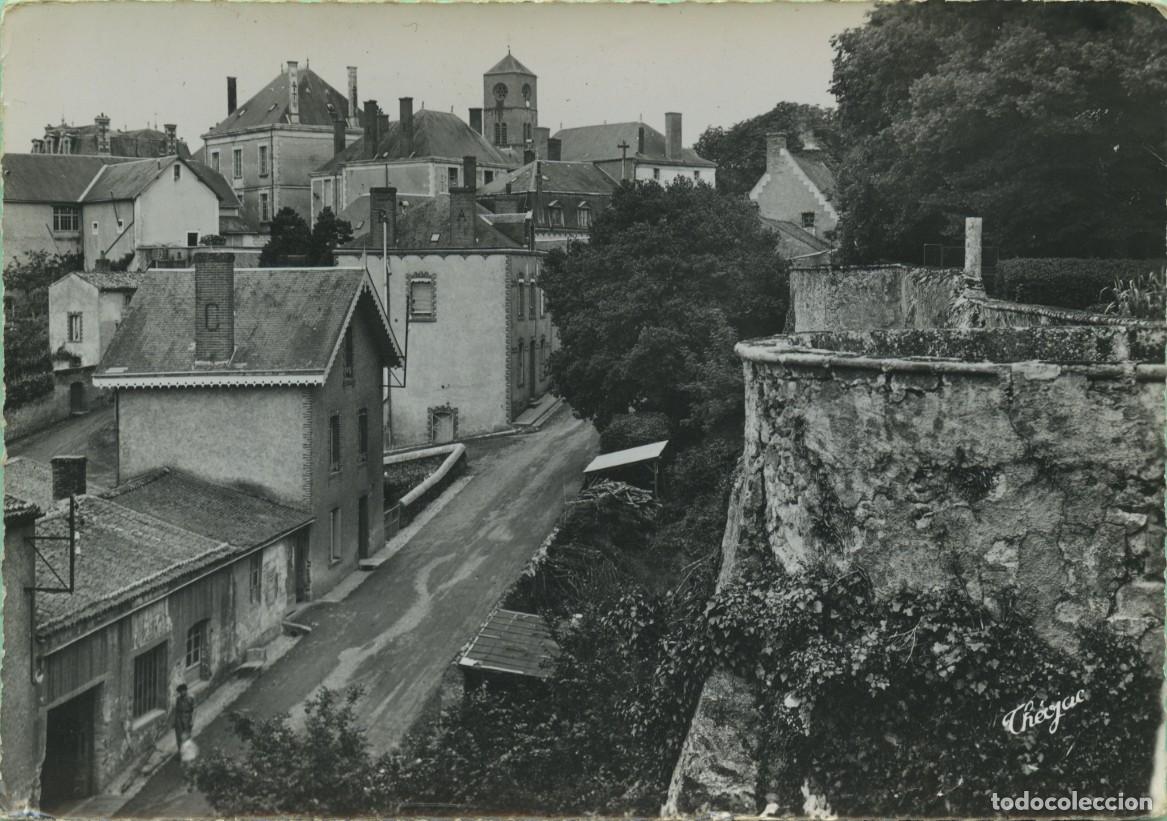 Postales: DEUX-S&Egrave;VRES-13-1. Castillo Argent&oacute;n. Las murallas y las calles del castillo. Sin circular. EDITIONS