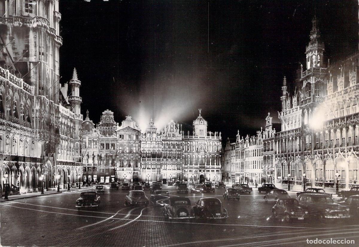 Postales: Postal de la Grand Place de Bruselas de noche
