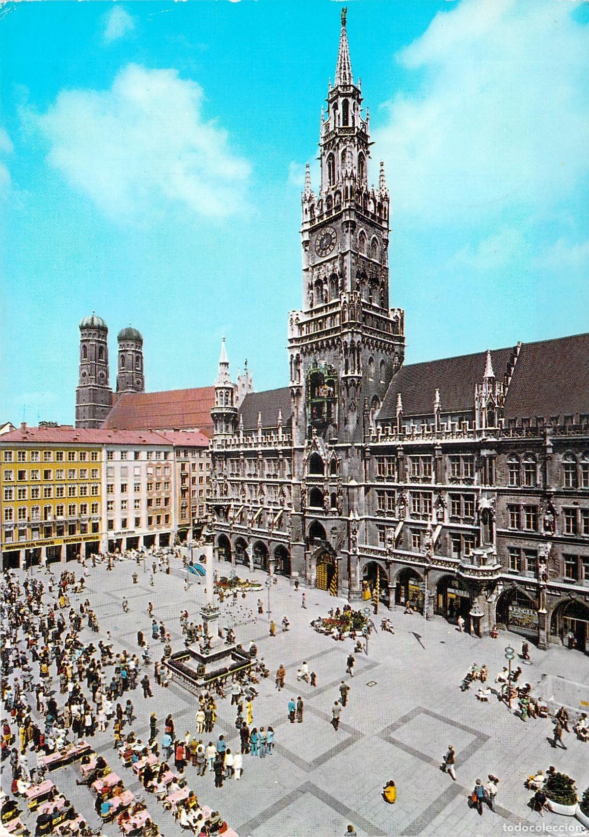 Postales: Postal de Marienplatz con Ayuntamiento y Frauenkirche en M&uacute;nich
