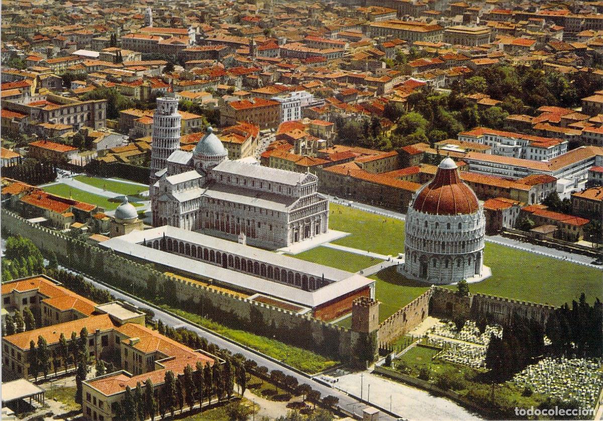 Postales: Postal a&eacute;rea de la Piazza del Duomo en Pisa